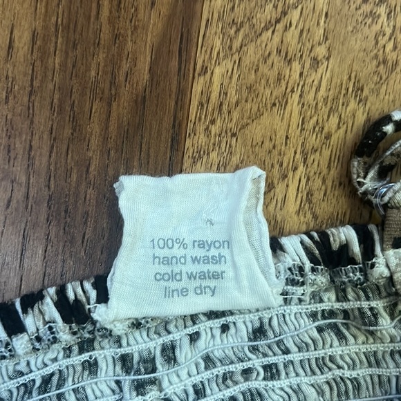 Flowers by Zoe Girl’s Leopard Ruffle Top Size XL - Picture 4 of 4